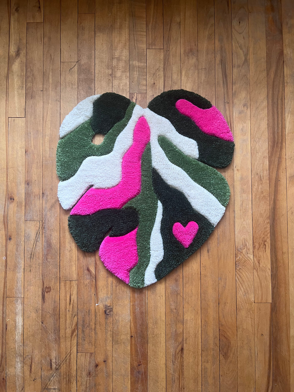 Pink Camo Monstera Leaf Tufted Rug 🌿